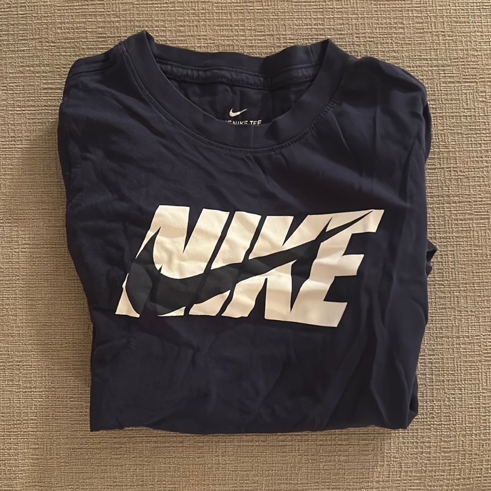 Nike teeshirt navy blue size M boys